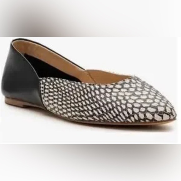 Balkier Women's Monochrome Patterned Flats​ - Picture 2 of 4